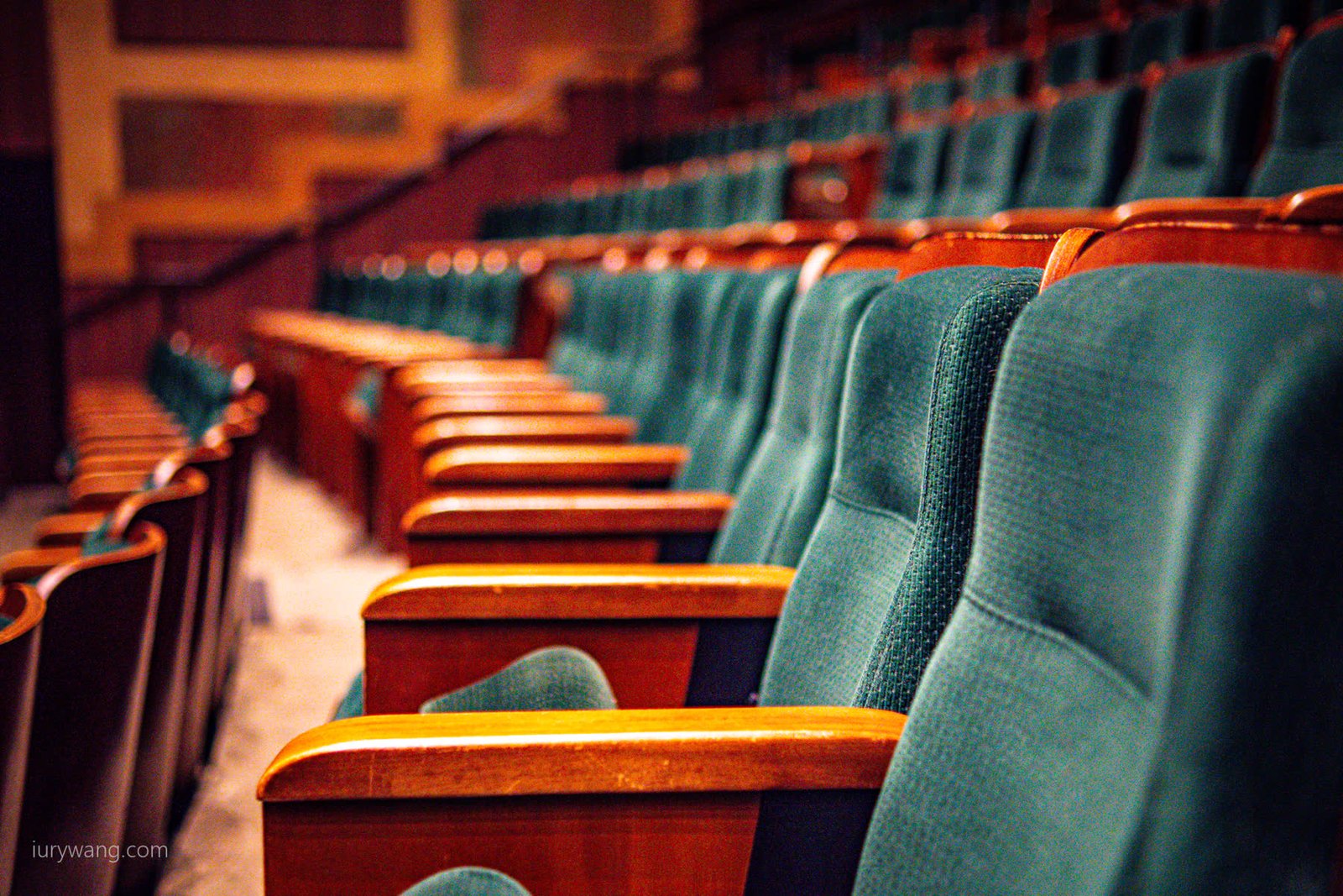 Poltronas do teatro onde aconteceu o É POP BH
